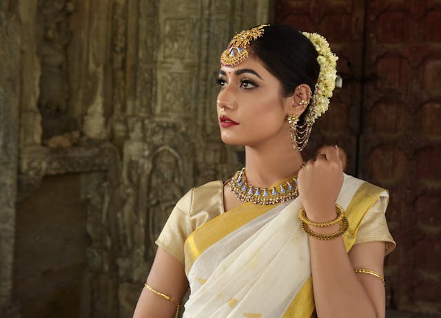How to Pair Sabyasachi Jewellery with Sarees, Lehengas, and Indo-Western Outfits